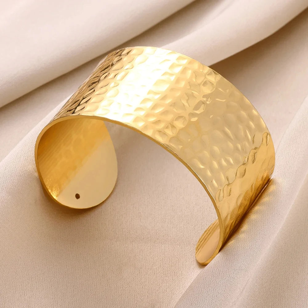 Exquisite bracelets/bangles