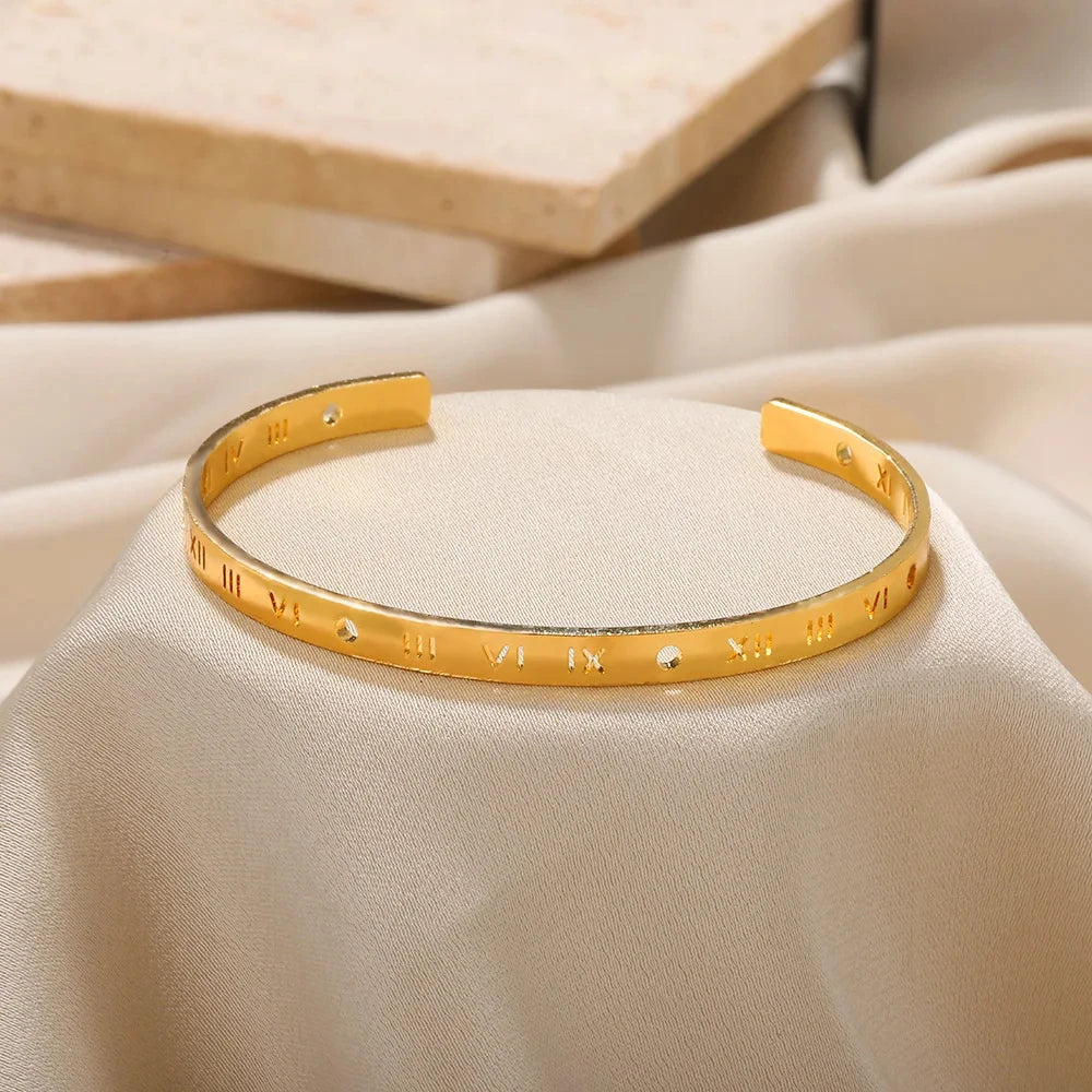 Exquisite bracelets/bangles